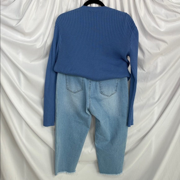 Cropped Blue Jeans - Picture 6 of 7